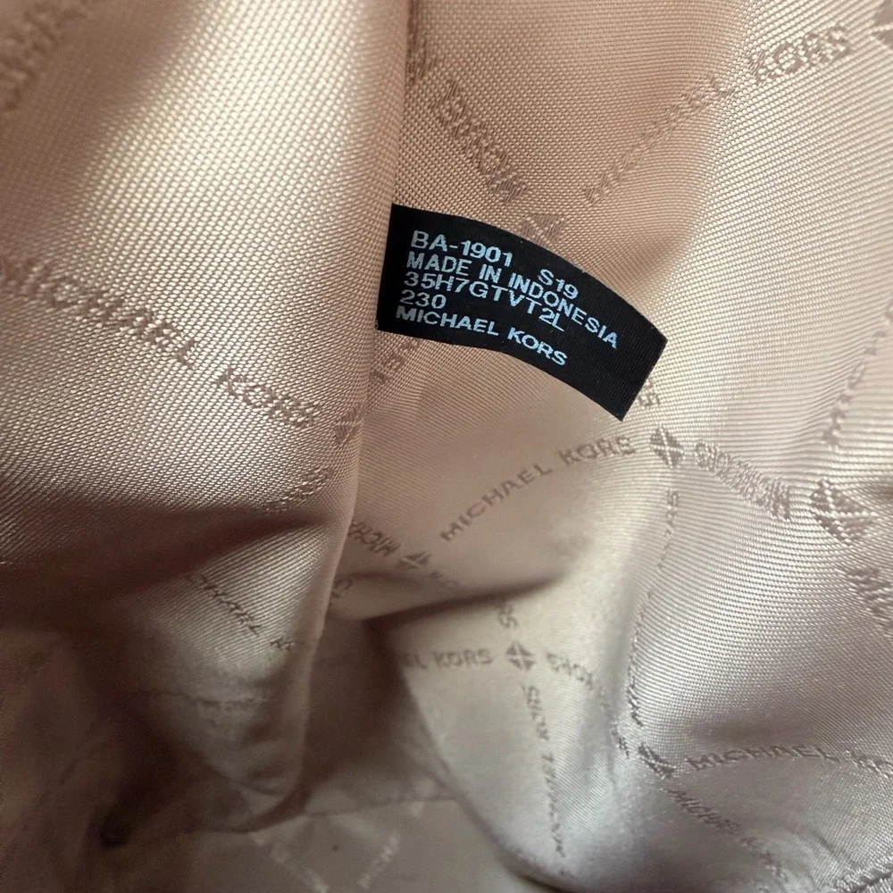 Michael Kors | Brown Saffiano Leather Shoulder Bag with Gold Hardware - Picture 5 of 7